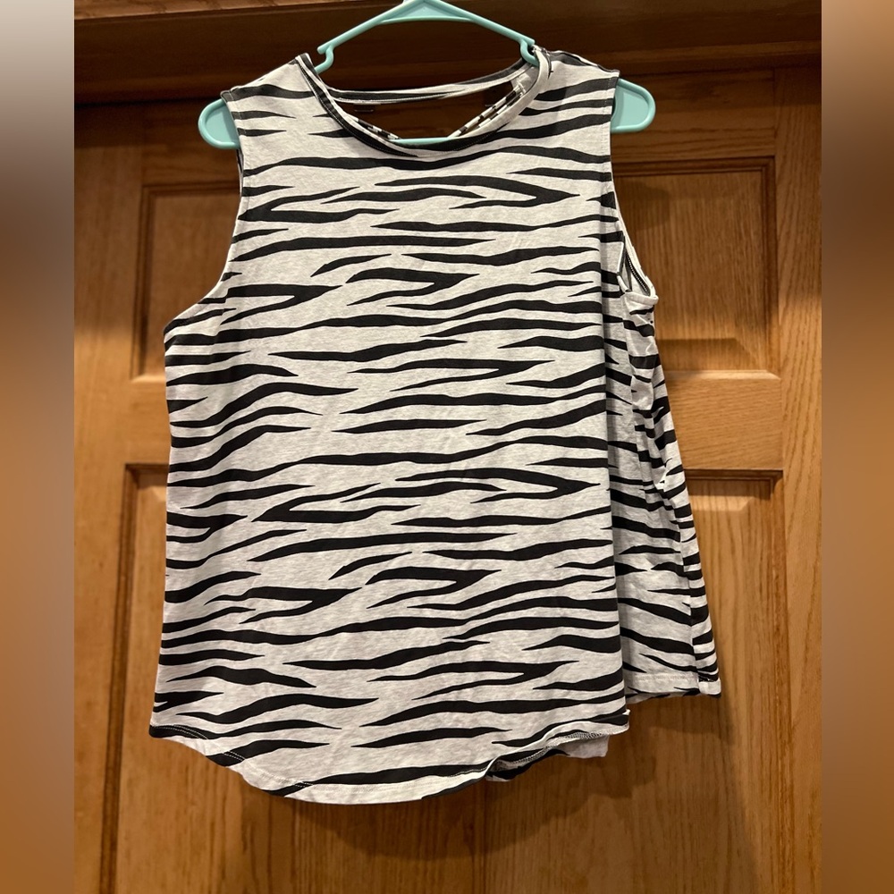 Maurice’s top size 1 wore once